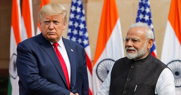 Ông Trump áp thuế quan Ấn Độ ở mức 25%, cộng 'hình phạt' bổ sung vì mua dầu khí Nga