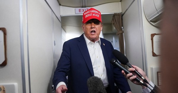 Ông Trump đã ký 12 thư thông báo thuế quan, sẽ gửi đi vào thứ Hai tuần tới