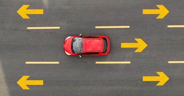 Màn ‘quay xe’ của ngành ô tô Trung Quốc: Quay lại với xăng để đáp ứng nhu cầu thị trường