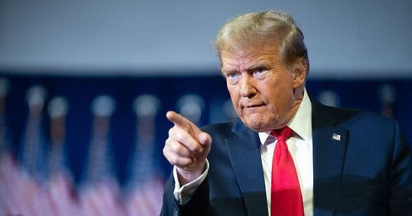 Ông Trump đổi ý, đe doạ sẽ áp thuế chất bán dẫn 300%