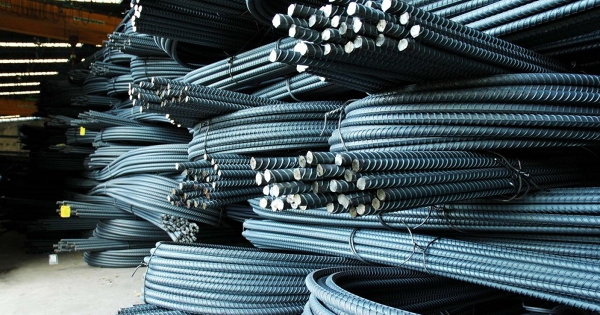 Lượng thép nhập khẩu cao gần gấp đôi xuất khẩu