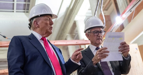 Đây có thể là lý do thực sự khiến ông Trump thúc giục Fed phải sớm hạ lãi suất
