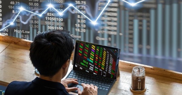 Khối ngoại đẩy mạnh bán ròng hơn 3.000 tỷ đồng, tâm điểm HPG, MWG, MBB