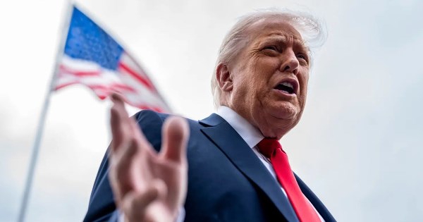 Ông Trump sẽ áp phí 100.000 USD/năm cho thị thực H-1B, các kỹ sư công nghệ Ấn Độ hẹp cửa đến Mỹ