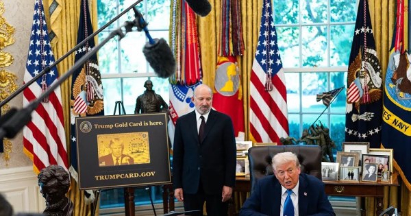 Ông Trump tự mình cắt đứt nguồn nhân tài quý giá của Mỹ, nền kinh tế dễ đi thụt lùi