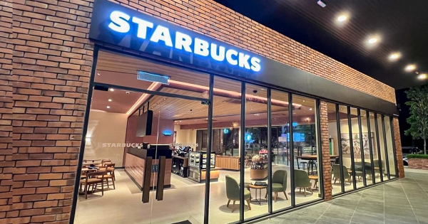 Starbucks đóng 18.000 cửa hàng, giảm 900 việc làm