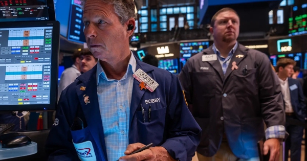 Chứng khoán Mỹ đỏ ba phiên liên tiếp khi cổ phiếu Oracle liên tục bị bán tháo