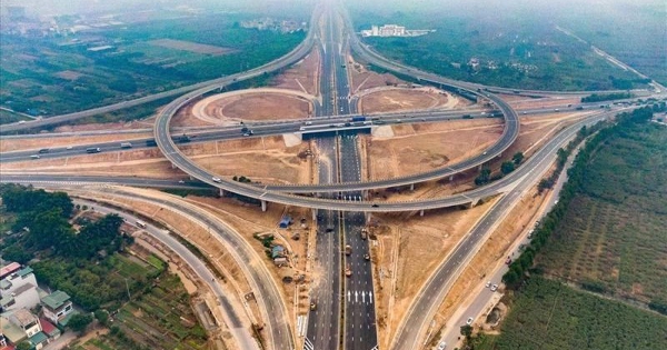 Số vốn đầu tư công giải ngân trong năm không vượt tổng kế hoạch vốn đã bố trí và vốn chuyển tiếp, tạm ứng