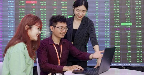 Cá nhân trong nước tung 21.000 tỷ đồng gom cổ phiếu trong tháng 8, mã nào là tâm điểm?