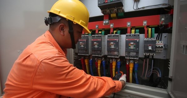 Bộ Công Thương: Giá điện chỉ tăng 2 - 5% nếu cho EVN tính bù khoản lỗ 45.000 tỷ đồng