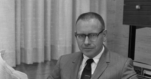 Chặng đường thành huyền thoại của Warren Buffett: Từ cậu bé mê kiếm tiền lẻ đến cụ ông được kính trọng nhất giới đầu tư