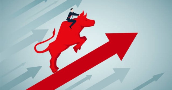 Cổ phiếu Vinamilk tăng trần sau gần một năm, nhóm DNNN tiếp tục dẫn dắt thị trường