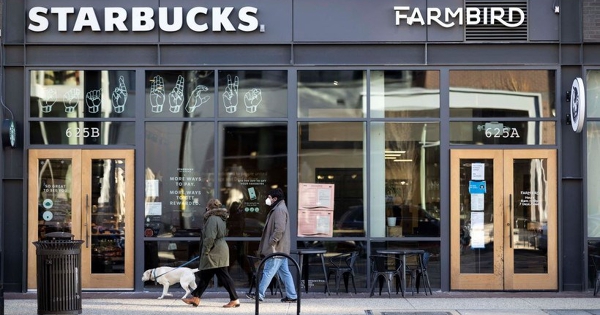 Starbucks cắt giảm khoảng 400 cửa hàng tại các đô thị lớn của Mỹ
