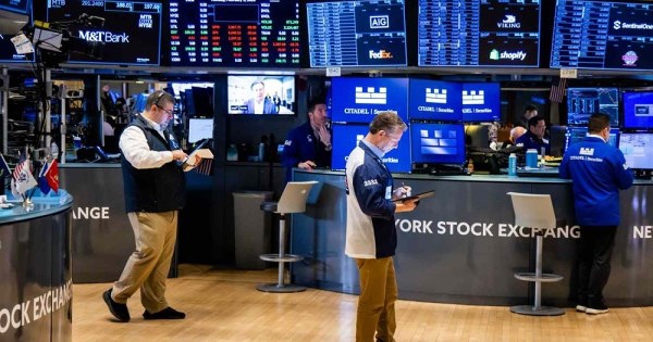 Khối ngoại bán ròng kỷ lục gần 136.000 tỷ đồng năm 2025, mã nào là tâm điểm?