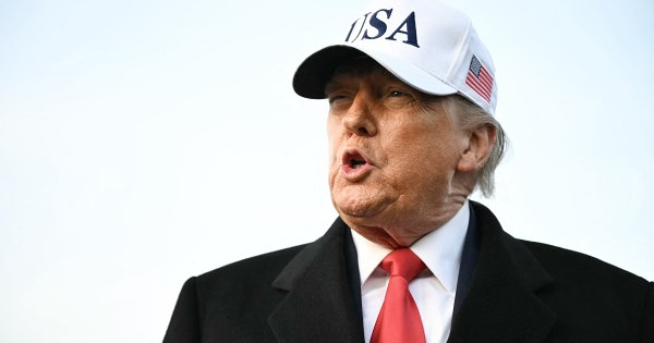 Ông Trump dọa áp thuế quan 100% đối với Canada, lý do có liên quan tới Trung Quốc