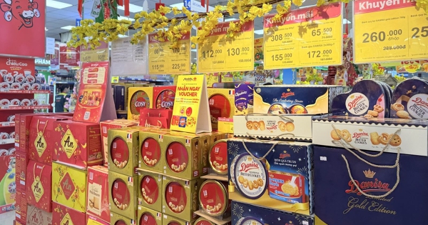 Sắm Tết trên mạng lên ngôi, cửa hàng truyền thống dè dặt sức mua