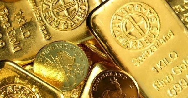 Giá vàng lao dốc, xuống dưới mốc 5.000 USD/ounce