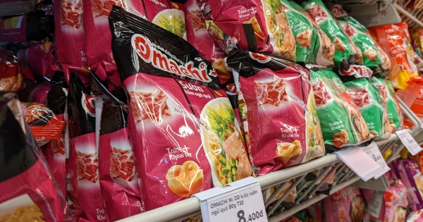 Cuộc chiến giành giật thị phần 8 tỷ gói mỳ và màn so găng nảy lửa giữa Acecook với Masan trên từng mét quầy kệ