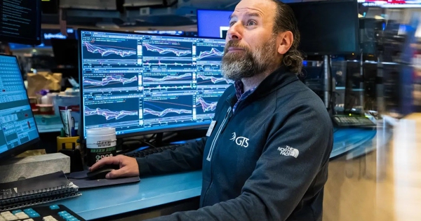 Chứng khoán Mỹ phục hồi khi nỗi lo về AI dịu bớt