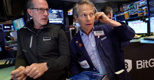 Chứng khoán Mỹ chìm trong sắc đỏ khi nhà đầu tư bán tháo cổ phiếu công nghệ