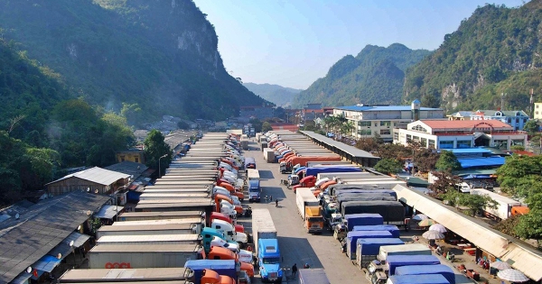 Thủ tướng ra công điện yêu cầu tháo gỡ ách tắc hàng hóa tại cửa khẩu