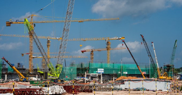 Thiếu dầu diesel, công trình phục vụ APEC nguy cơ chậm tiến độ