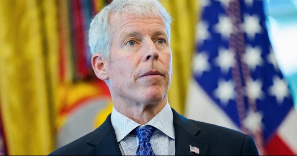 Bài đăng bị xóa của bộ trưởng Mỹ khiến thị trường dầu thô toàn cầu chao đảo