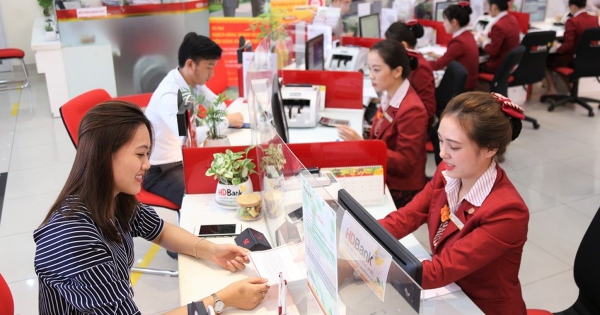 Nhiều ngân hàng tăng tốc huy động vốn