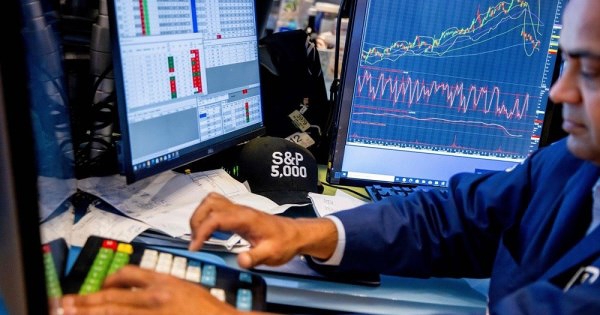 Khối ngoại bán ròng hơn 2.600 tỷ đồng trên HOSE, đâu là tâm điểm?