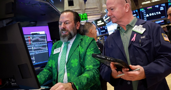 Chứng khoán Mỹ duy trì động lực dù giá dầu tiếp tục lên cao