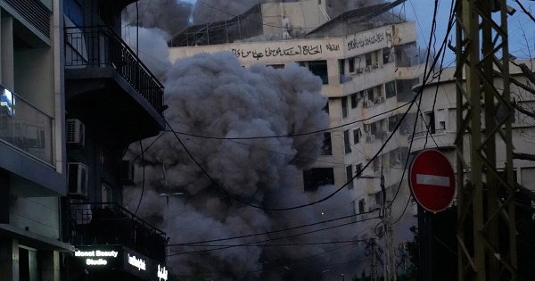 Israel cam kết ngừng tấn công hạ tầng năng lượng của Iran sau yêu cầu của ông Trump