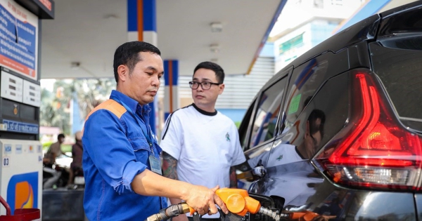 Giá xăng RON 95 tăng hơn 5.000 đồng/lít từ 23h ngày 19/3