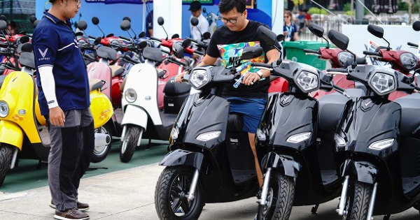 Thủ tướng yêu cầu thúc đẩy chuyển đổi xe điện, giảm phụ thuộc vào xăng dầu