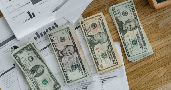 Cách quản lý tiền lương hàng tháng để không 'cháy túi'