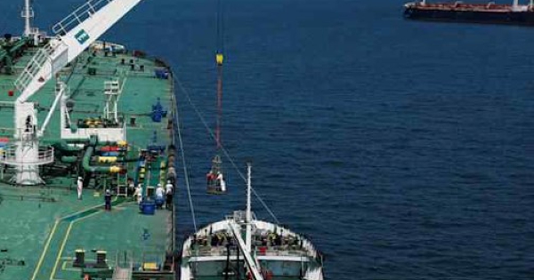 Singapore - Trung tâm tiếp nhiên liệu tàu biển hàng đầu thế giới đứng trước nguy cơ thiếu hụt nguồn cung