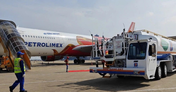 Giá xăng JetA1 tăng vọt, các hãng hàng không Việt Nam 'rục rịch' phụ thu phí nhiên liệu, tạm dừng đường bay