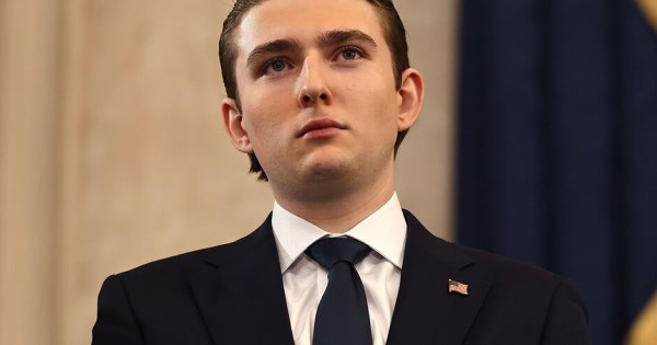 Con trai út Tổng thống Donald Trump kiếm tiền như thế nào ở tuổi 20?