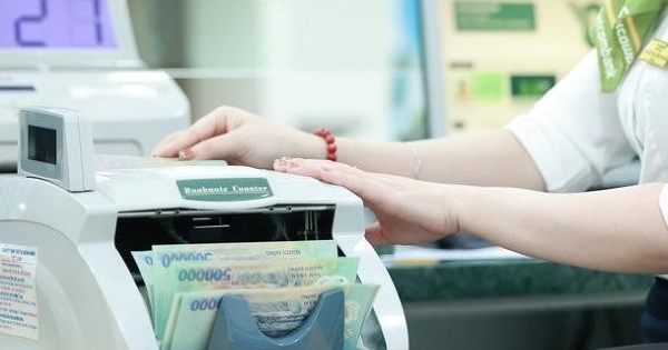 Lãi suất liên ngân hàng vọt lên 8%, NHNN can thiệp bằng bán ngoại tệ có kỳ hạn