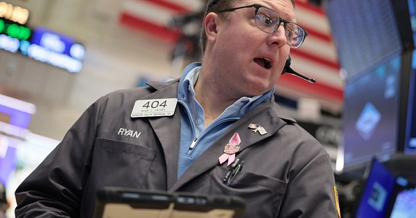 Chứng khoán Mỹ lại chìm trong sắc đỏ khi giá dầu lên cao