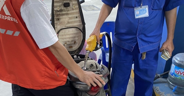 Giá xăng tăng vọt hơn 2.000 đồng/lít do ảnh hưởng từ xung đột tại Trung Đông