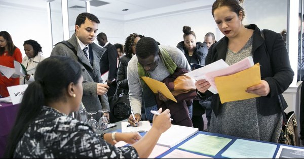 Mỹ mất 92.000 việc làm trong tháng 1, tỷ lệ thất nghiệp tăng lên 4,4%