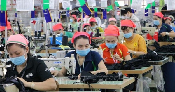 Giữ ổn định lãi suất trước áp lực chi phí leo thang