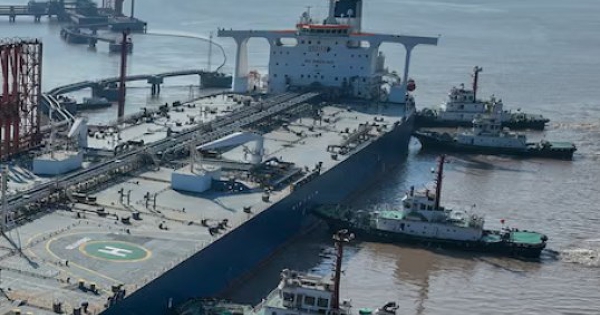 Trung Quốc sắp nhập 600.000 thùng dầu thô, 300.000 tấn LNG từ Mỹ