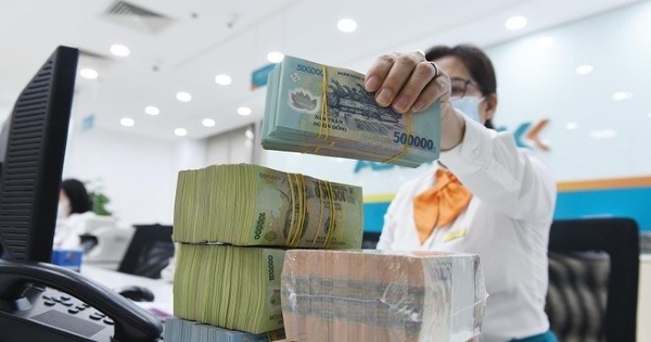 Một ngân hàng giảm ngay lãi suất huy động sau cuộc họp với Thống đốc NHNN