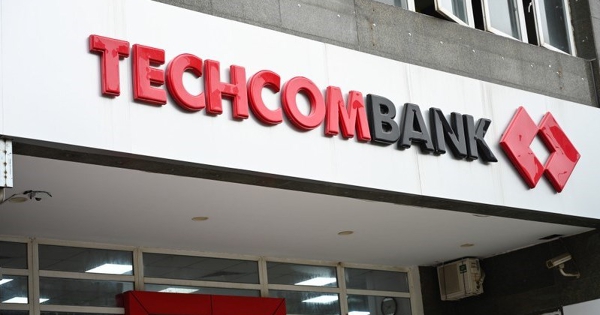 Techcombank bất ngờ bổ sung tờ trình chia cổ tức tiền mặt tỷ lệ 7%, tăng vốn lên cao nhất hệ thống ngân hàng