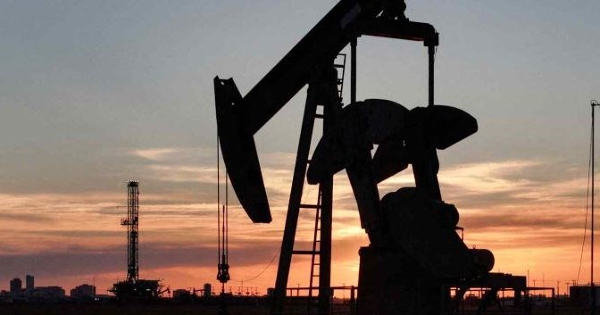 Giá xăng dầu hôm nay 8/4: Giá dầu lao dốc 17%, thủng mốc 100 USD/thùng