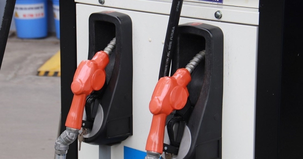 Giá dầu diesel giảm gần 2.000 đồng/lít