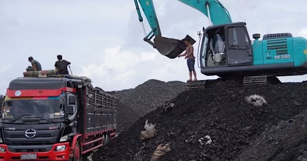 Nhiều nước chạy đua nhập khẩu than đá để thay thế khí đốt