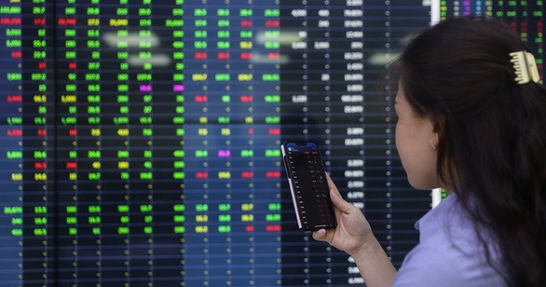VN-Index kết thúc năm 2024 ở 1.266,78 điểm, tăng 12,1% so với 2023