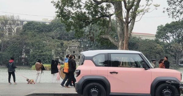 Hà Nội khuyến khích người dân chuyển từ xe xăng sang xe điện